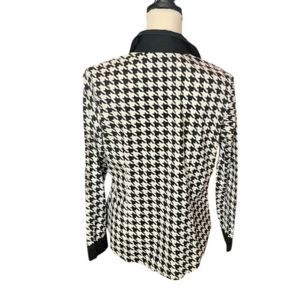 Worthington Black and White Houndstooth Design Long Sleeve Blouse in Size 8 - Picture 3 of 5